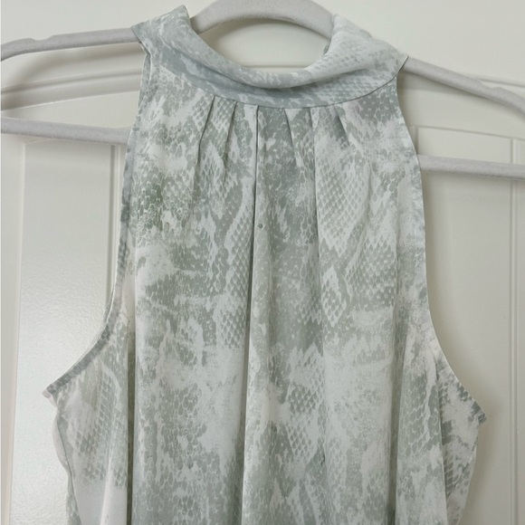 Jennifer Lopez Khol’s Brand Green/ White High Neck Chiffon Snake Print Blouse - Picture 2 of 4